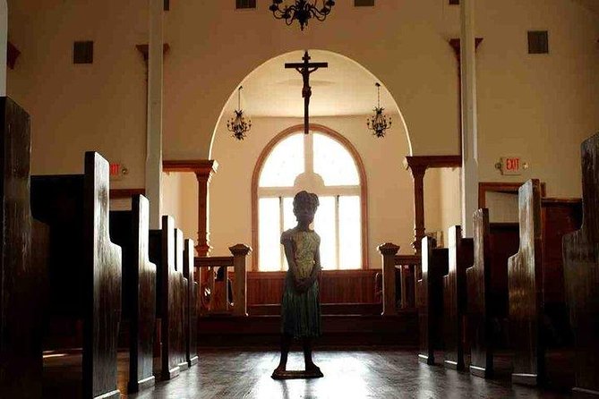 N’awlins Luxury: Laura, Oak Alley or Whitney Plantation Tour w/Transportation - Guided tour or self-guided audio visit?
