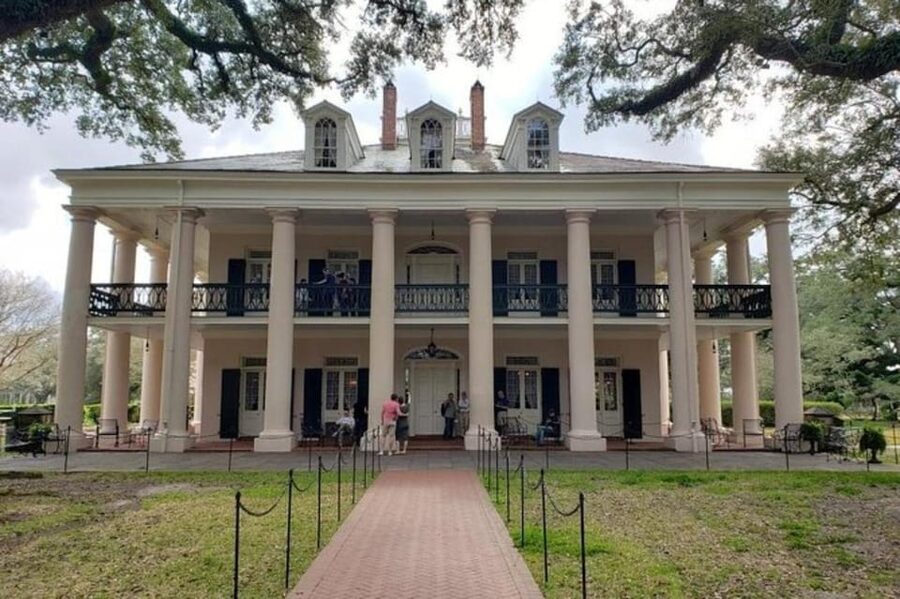 New Orleans: Oak Alley & Laura Plantation Tour w/Transport - Is $111 a fair price?