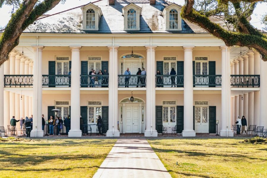New Orleans: Oak Alley Plantation & Airboat Swamp Combo Tour - How much time do you get at Oak Alley?
