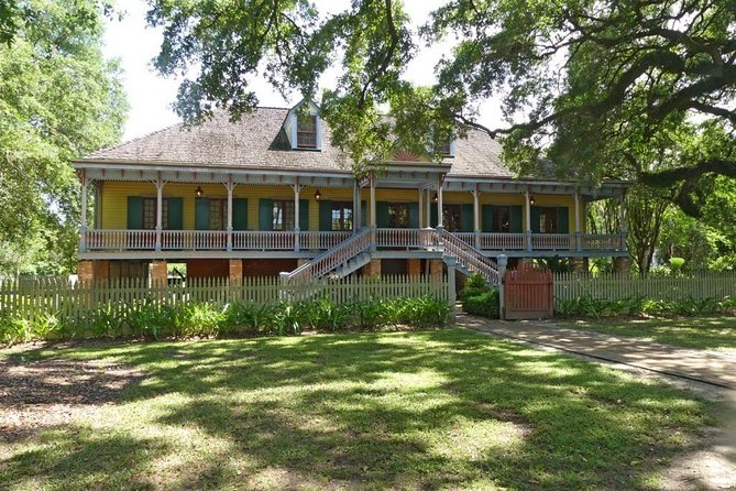 New Orleans Plantation Tour with Transportation - Leaving New Orleans by private vehicle