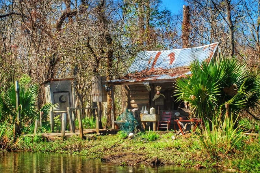 New Orleans: Swamp Boat Ride & Oak Alley Plantation Tour - The grounds tell the harder story