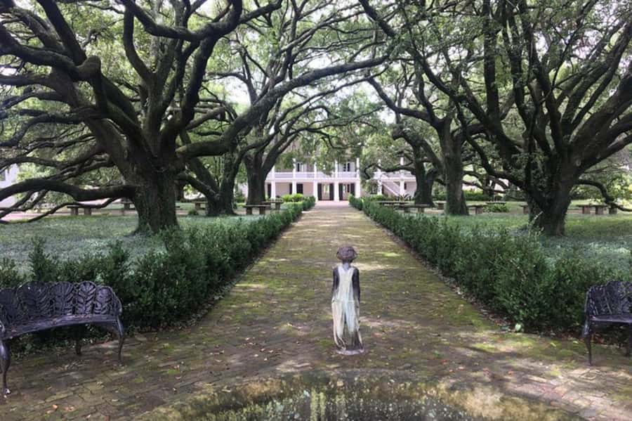 New Orleans: Whitney Plantation Audio Tour with Transfers - Starting with the slave cabins