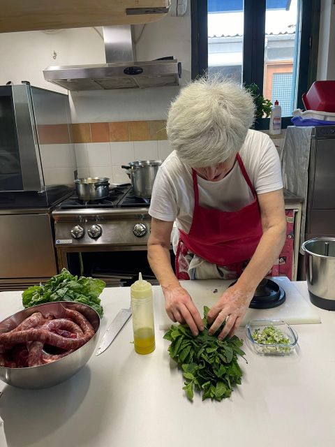 Noto: Highlights Experience tour Cooking from Farm to Fork - Meeting Rabbi and Giusi in the kitchen