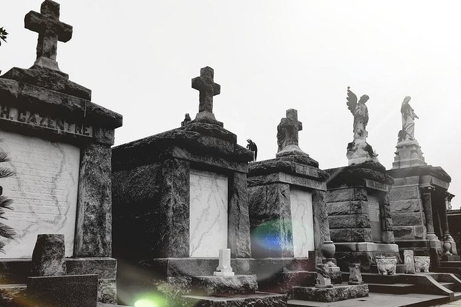 Oak Alley Plantation and New Orleans City Tour - Above-Ground Tombs and a Short Cemetery Stop