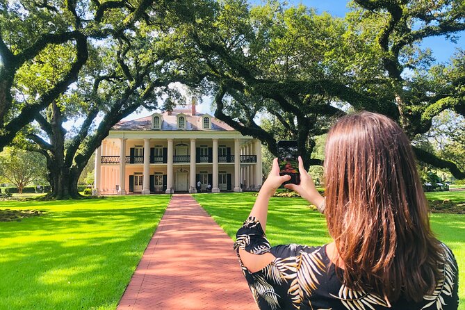 Oak Alley Plantation Tour with Transportation from New Orleans - The coach ride from the French Quarter
