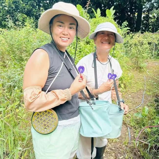 Okinawa: Traditional farming experience & cooking and a meal - Sharing the finished meal