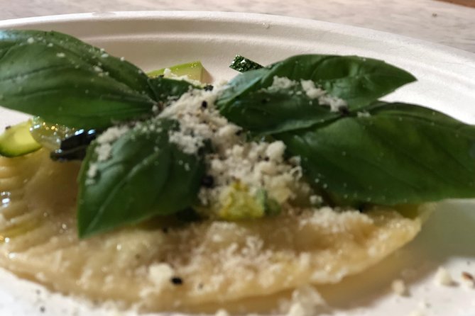 Organic cooking class with a sommelier in an Olive and wine farm - Who should book this class