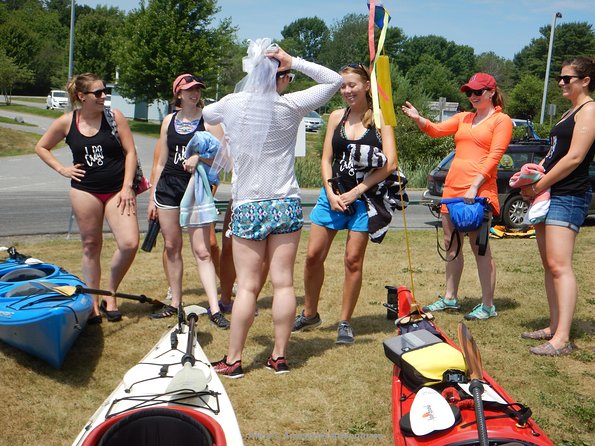 Oyster Farm & Complimentary Tasting Sea Kayak Tour in Casco Bay - The guide’s style and the right expectations