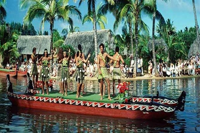 Pearl Harbor, Dole Plantation, and Polynesian Center from Waikiki - Dole Plantation is a short pineapple stop