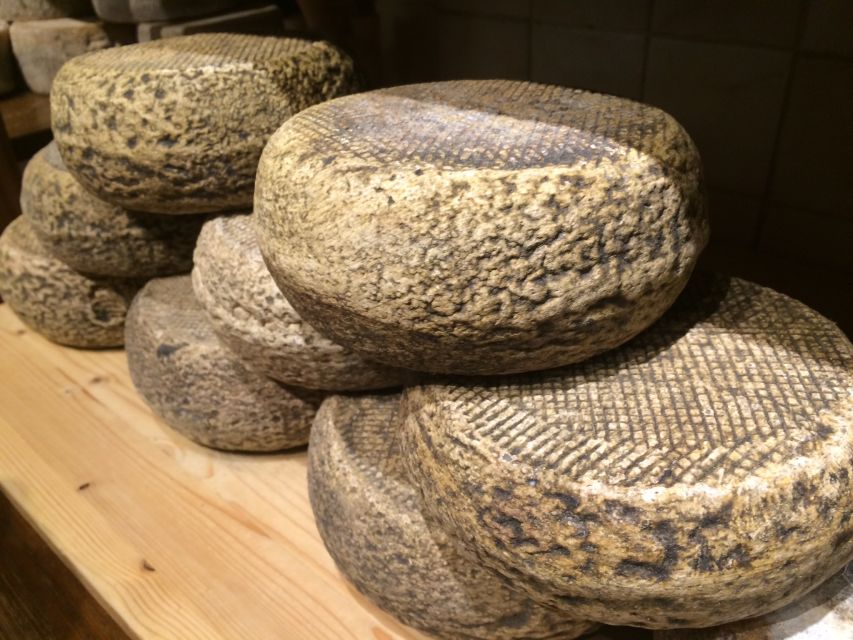 Pienza: Dairy Farm Tour with Pecorino Cheese Tasting - Why Pienza’s Pecorino tastes different