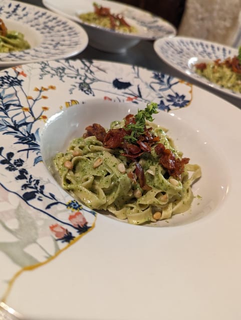 Pienza: Sheep and Chickens Tour w/Gourmet Lunch at Farmhouse - Who should book this farm lunch?