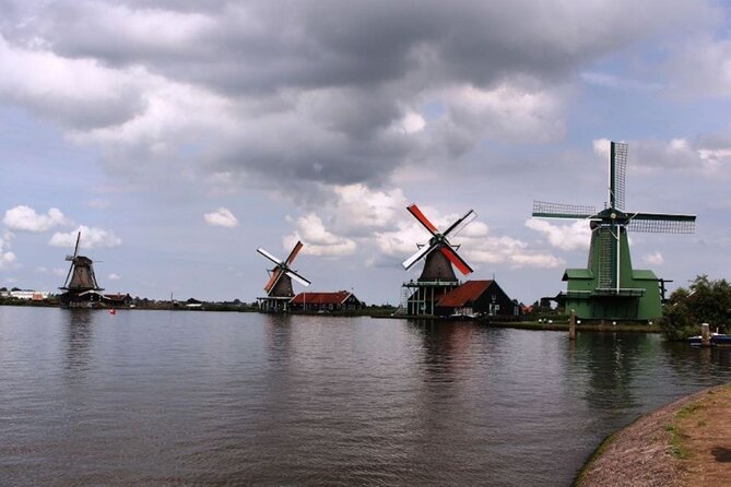 Private Sightseeing Tour to Windmills Cheese Farm and Volendam - Key points at a glance