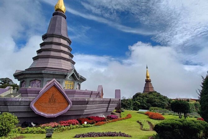 Private Tour to Chiang Mai Rice Terraces and National Park - The Twin Royal Stupas finish the sightseeing