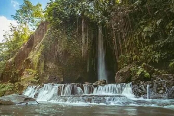 Private Tour to Sumampan Waterfall, Monkey forest, Rice terraces and Swing - Puseh Batuan Temple and the value of a short temple visit