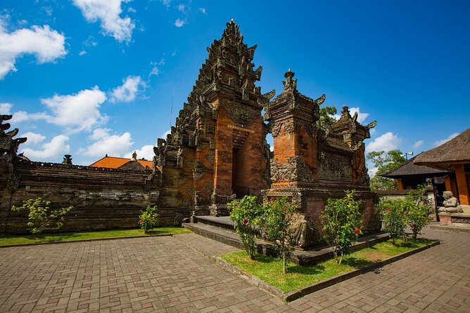 Private Tour to Sumampan Waterfall, Monkey forest, Rice terraces and Swing - The Sacred Monkey Forest, wildlife with rules