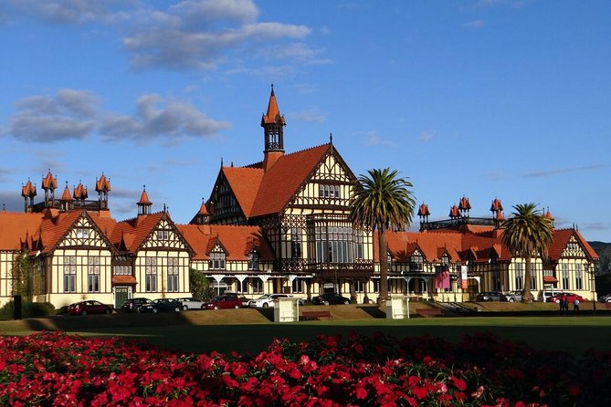 Private, via beaches, Kiwi farm to Rotorua 8 lakes & Geothermal - Te Puke and the kiwi-growing country