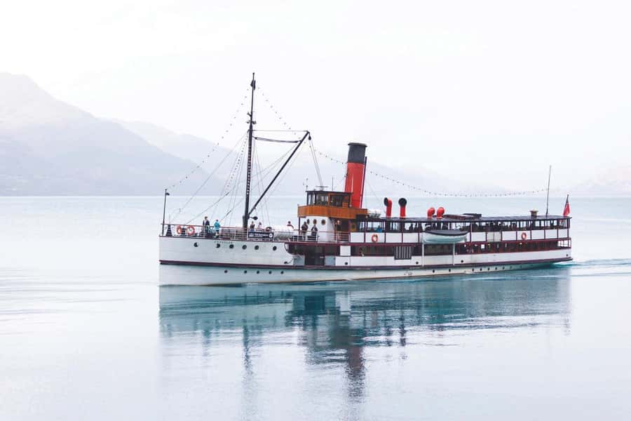 Queenstown: Queenstown Lake Cruise and Walter Peak Farm Tour - Choosing between the Earnslaw and Spirit of Queenstown