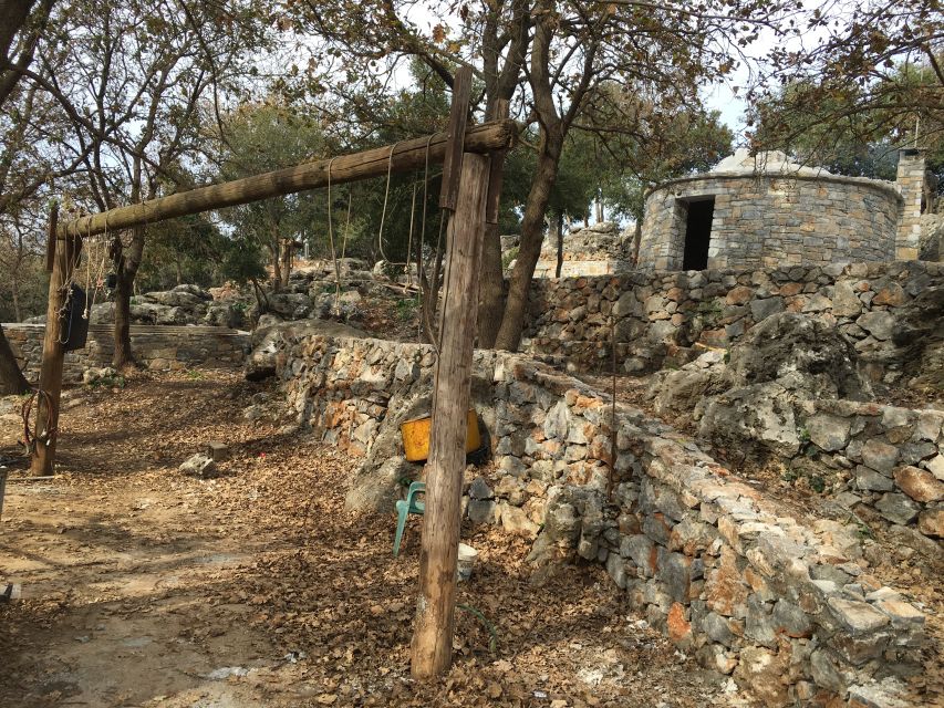 Rethymno 4x4 Safari: Tastes & Farm Experience - Lunch in Axos after the mountain road