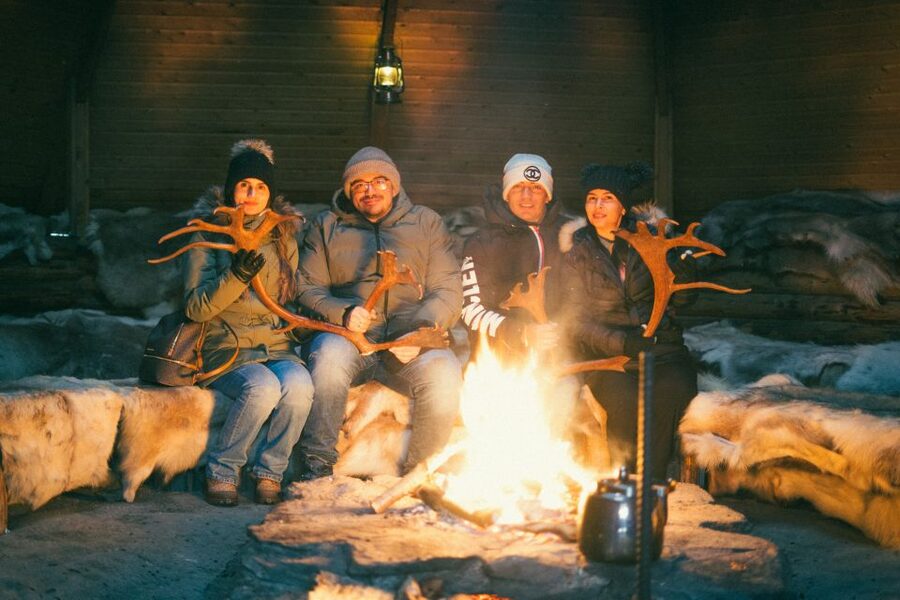 Rovaniemi: Reindeer Farm Visit with Photographer - Meeting the reindeer and learning how the farm works