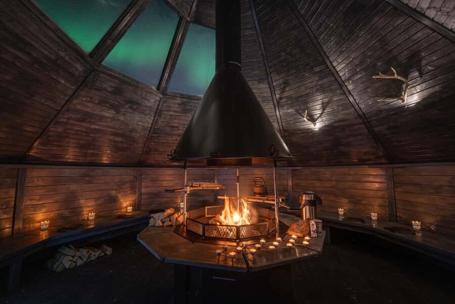 Saariselkä: Reindeer Farm Experience with Snack and Drinks - Meeting Lapland’s reindeer near Laanila