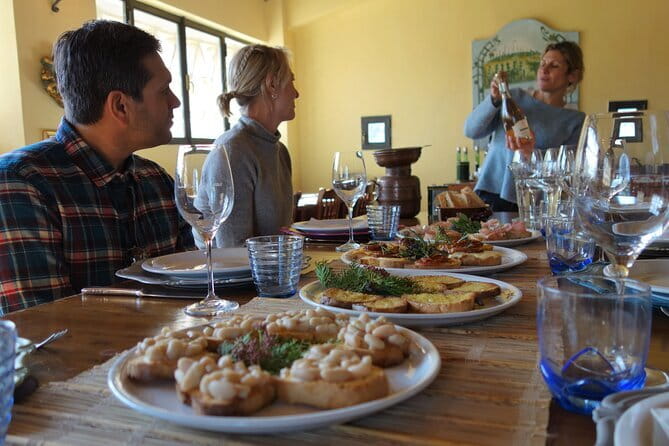 San Gimignano and Vernaccia Wine Tour with Lunch at Farm - What the two wine estates add to the day