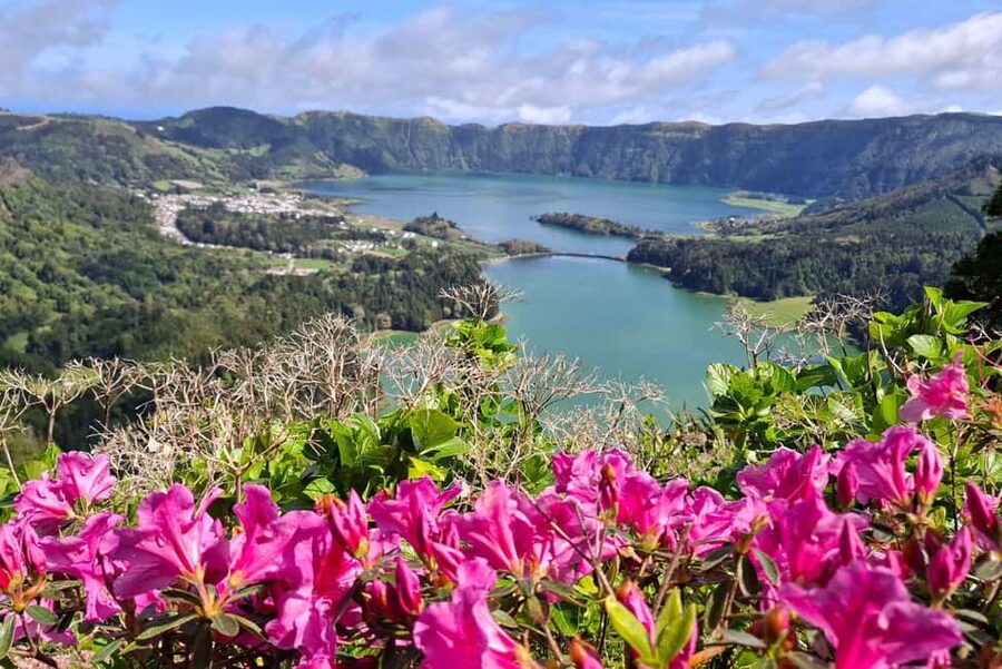 São Miguel: 2-Day Island Tour, Tea & Pineapple Plantation - Furnas and the smell of volcanic cooking
