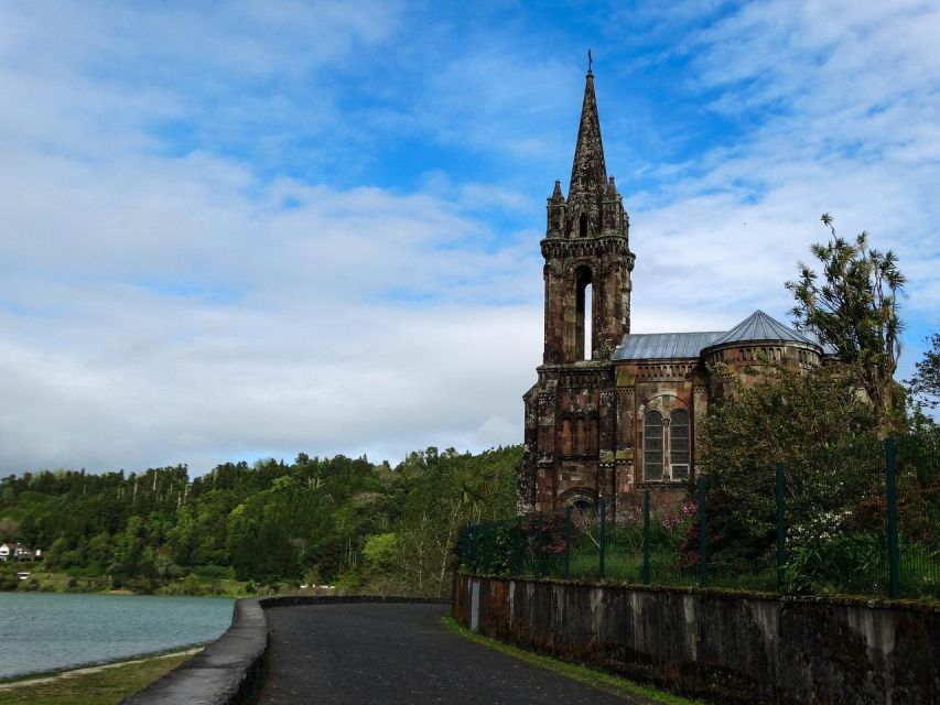 São Miguel: 2-Day Island Tour, Tea & Pineapple Plantation - What the guides add to the drive