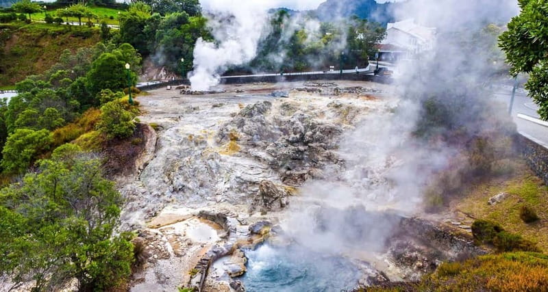 São Miguel: Furnas Volcano & Tea Plantation Tour with Lunch - Santa Iria and the north coast
