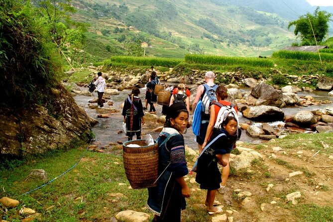 Sapa Private Car Tour - 1 Day Enjoy the Rice Terraced Fields - How much walking should you expect?