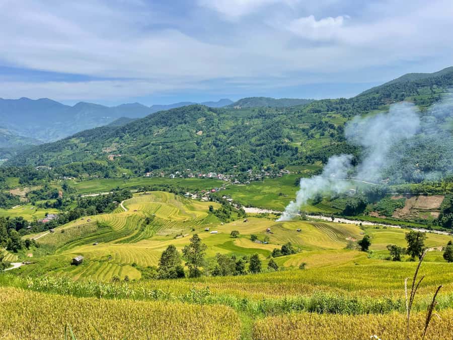 Sapa: Trekking Through Terraced Rice Fields & Valley 1 Day - Lunch beside the Muong Hoa Stream
