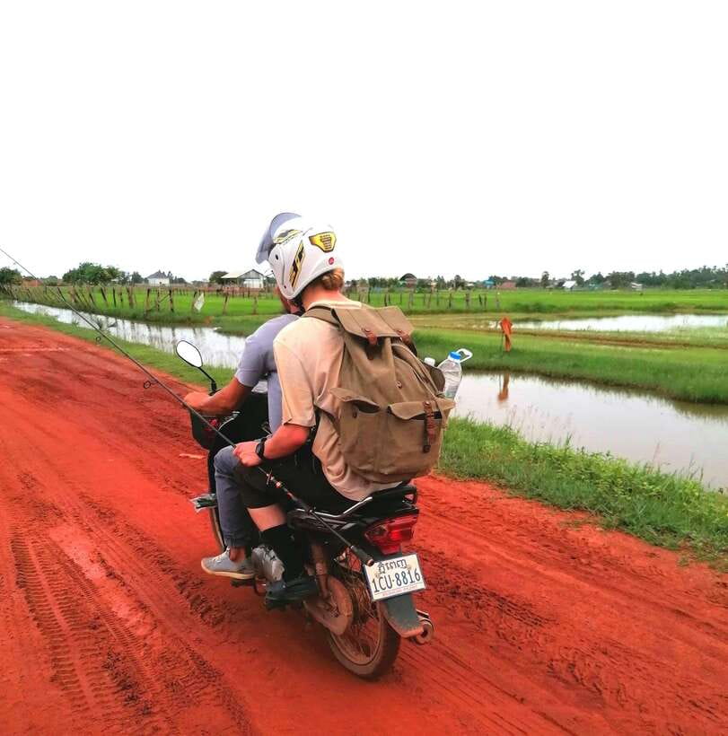 Siem Reap: Fishing in the rice fields, in the villages of Siem Reap - Spending time beside local fishermen