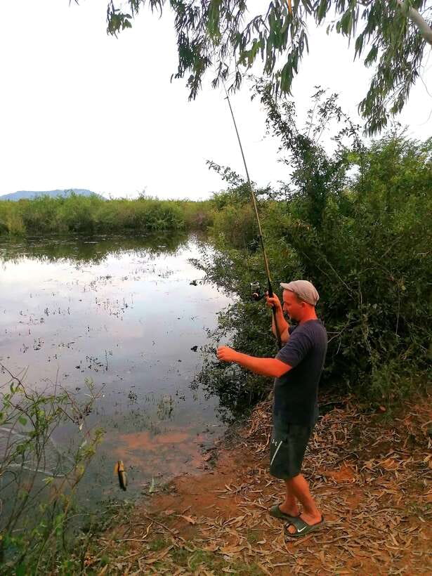 Siem Reap: Fishing in the rice fields, in the villages of Siem Reap - The 7 a.m. start and ride into the countryside