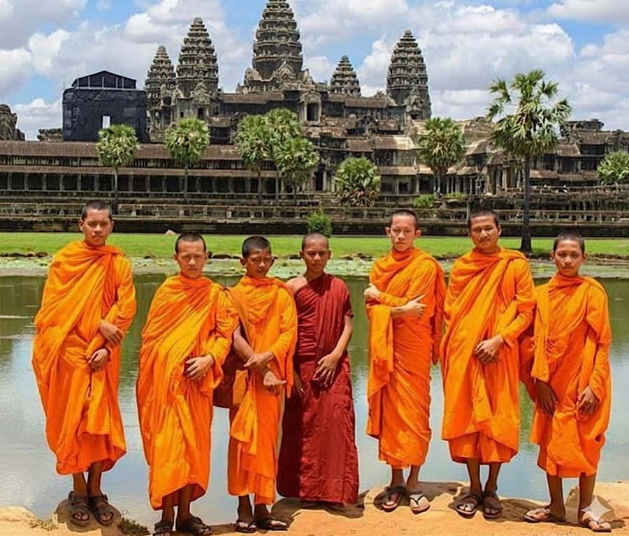 Siem Reap: Scenic Countryside & Silk Farm Jeep Tour - Leaving Siem Reap by vintage jeep