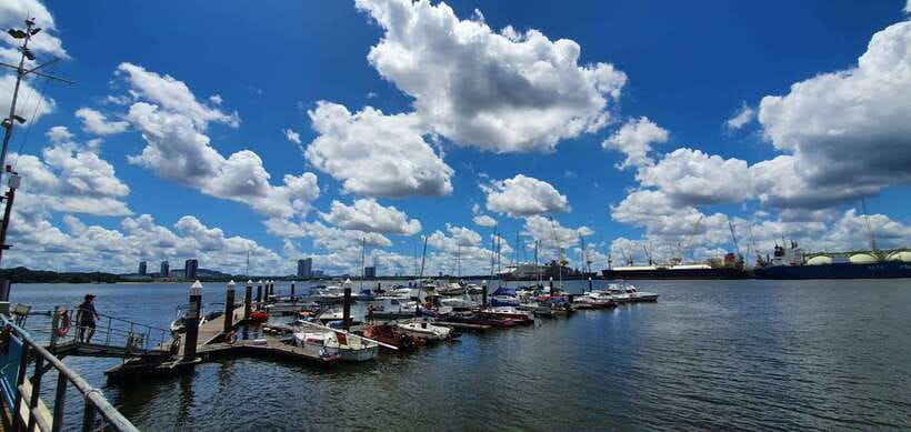 Singapore: Guided Boat Tour and Kelong Fish Farm Visit - Meeting at The Quarterdeck