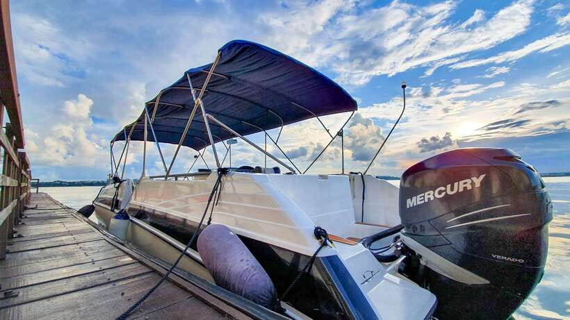 Singapore: Guided Boat Tour and Kelong Fish Farm Visit - Sembawang Beach and the older island story