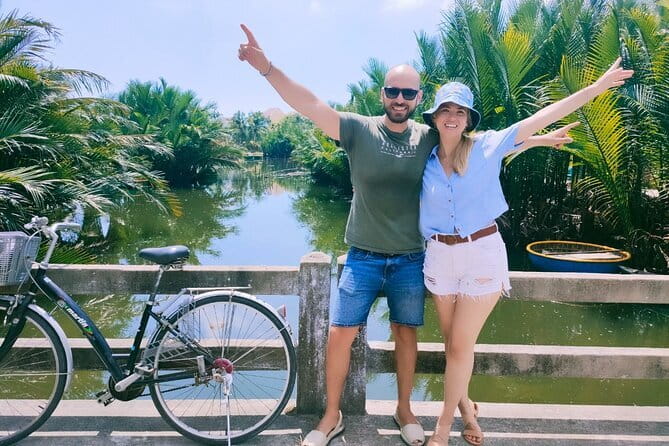 Small Group Bicycle Tour with Farming and Fishing Experience - Meeting your guide in Hoi An