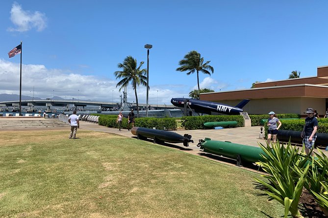 Small Group-Oahu Tour, Dole Plantation, Northshore, Sunset Beach - Honolulu landmarks add context beyond the beach