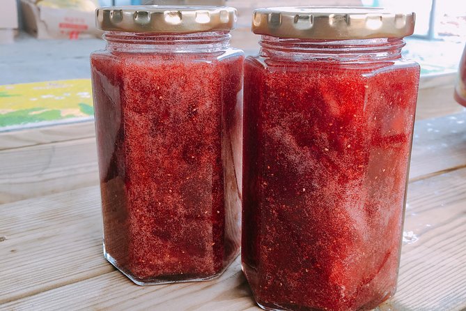 Snowyland, Strawberry Picking & Alpaca World - Strawberry picking with something to take home