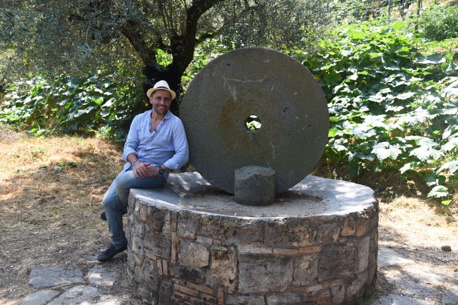 Sorrento: Farm Tour with Cheese Tasting & Pizza Making Class - A long farmhouse lunch with wine and limoncello
