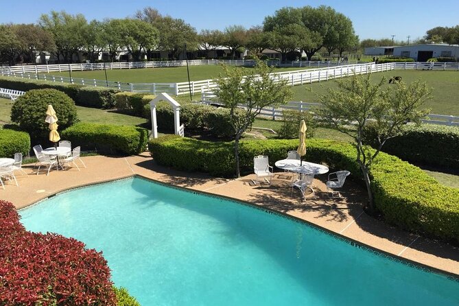 Southfork Ranch Tour - The Dallas Legends Museum sets the mood