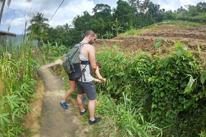 Sri Lanka All Inclusive Day Tour: Hiking & Activities Farmers Village Kandy - How hard is the hike?