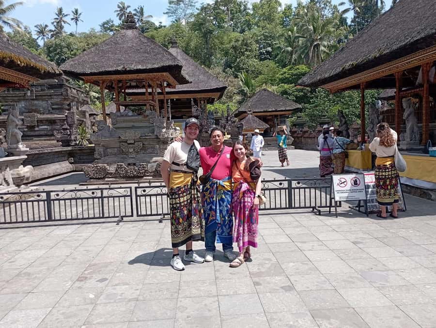 Tirta Empul: Highlights Tour with Cleansing & Rice Terrace - What the guide adds to the experience