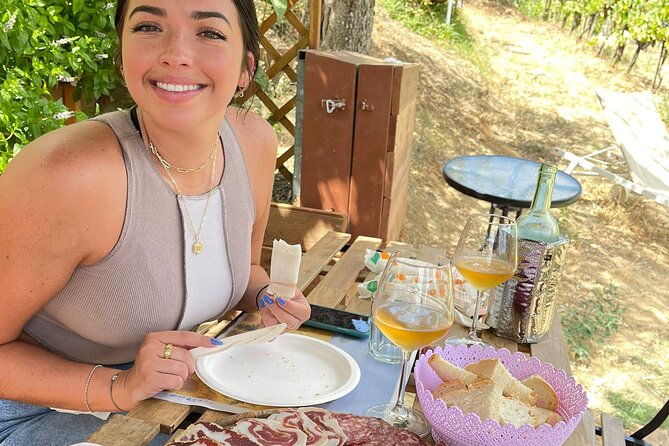 Tour of the Alpacas and the pigs of Cinta Senese in Montepulciano - Giulia and Roberto shape the experience