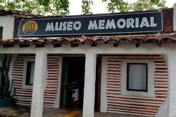 Tour to the Hacienda Nápoles Theme Park - Breakfast and admission included in the $75 price