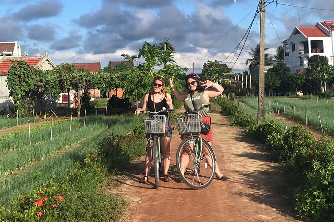 Tra Que Village Cycling And Farming - Local conversation, a temple stop, and village life