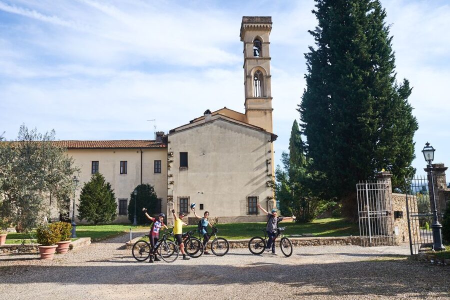 Tuscany Hills Bike Tour with Lunch at farm and Wine Tasting - What the small group changes