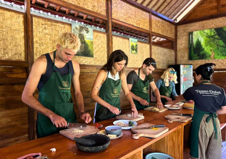 Ubud: Balinese Cooking Class at an Organic Farm - Start early for the market and local food lesson