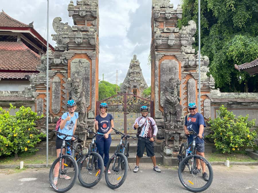 Ubud: Downhill Bike Tour with Rice Fields, Volcano and Meal - Inside a Balinese family compound