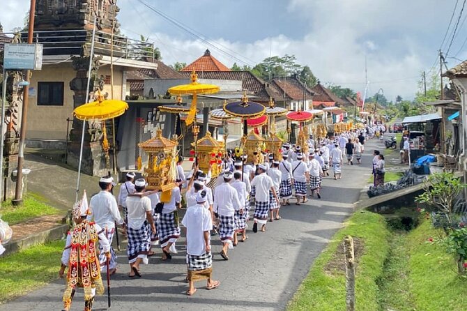 Ubud: Downhill Cycling with Volcano, Rice Terraces, and Meal - Lunch is more than a quick finish