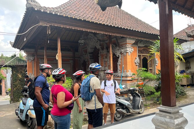 Ubud eBikes Tour to Tegallalang Rice Terrace - The traditional Balinese home visit